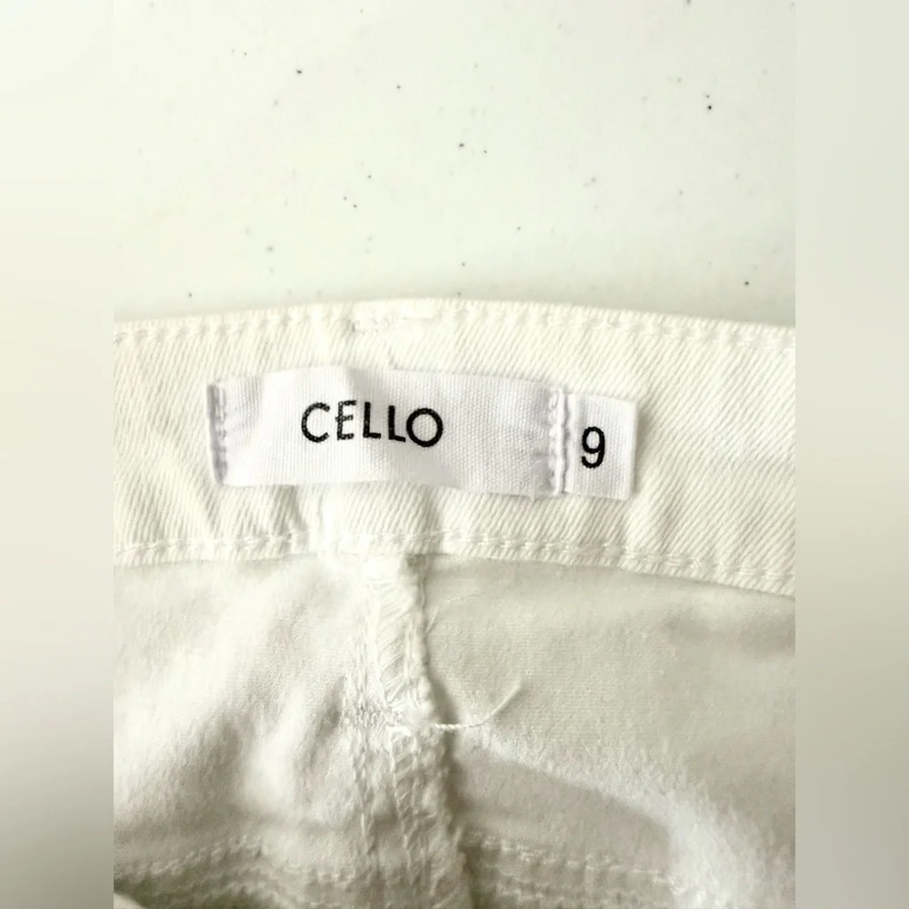 Cello White Distressed Cropped Mid Rise Skinny Jeans Size 9
